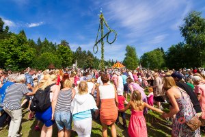 Midsommarstången Dancing